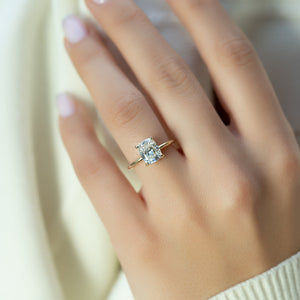 The Kamellie Set With A Elongated Cushion Moissanite