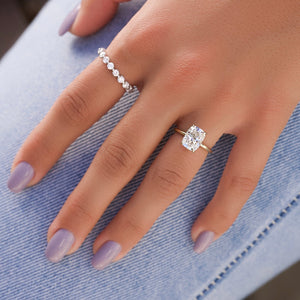 The Kamellie Set With A Elongated Cushion Moissanite