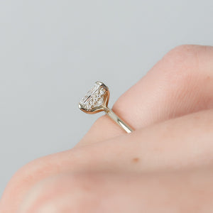 The Kamellie Set With A Elongated Cushion Moissanite