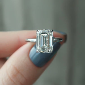 The Kamellie Set With A 2 Carat Emerald Moissanite