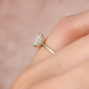 The Kamellie Set With A Emerald Lab Diamond