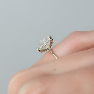 The Kamellie Set With A Emerald Lab Diamond