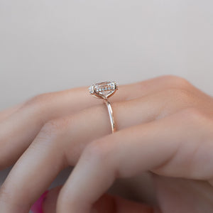 The Kamellie Set With A 1 Carat Oval Lab Diamond