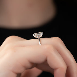 The Kamellie Set With A 4 Carat Oval Moissanite