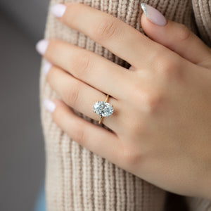 The Kamellie Set With A 1 Carat Oval Moissanite
