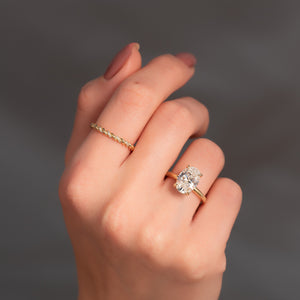 The Kamellie Set With A 1 Carat Oval Moissanite