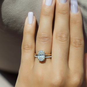 The Kamellie Set With A 1 Carat Oval Moissanite