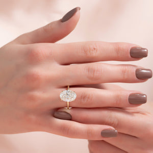 The Kamellie Set With A 1 Carat Oval Moissanite