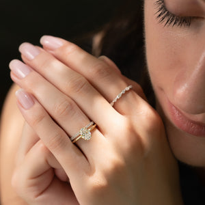 The Kamellie Set With A 1 Carat Oval Moissanite