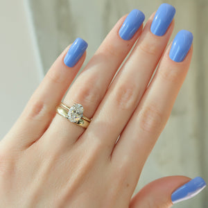 The Kamellie Set With A 1 Carat Oval Moissanite