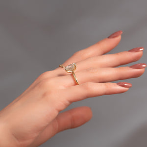 The Kamellie Set With A 1 Carat Oval Moissanite