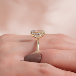 The Kamellie Set With A 1 Carat Oval Moissanite
