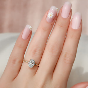 The Kamellie Set With A 1 Carat Oval Moissanite