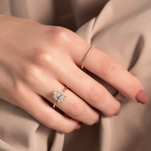 The Kamellie Set With A 1 Carat Oval Moissanite