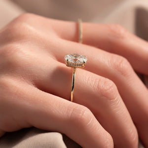 The Kamellie Set With A 1 Carat Oval Moissanite