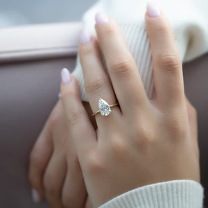 The Kamellie Set With A 5 Carat Pear Moissanite