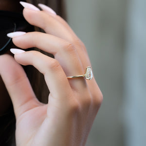 The Kamellie Set With A 5 Carat Pear Moissanite
