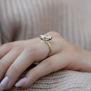 The Kamellie Set With A 1 Carat Radiant Moissanite