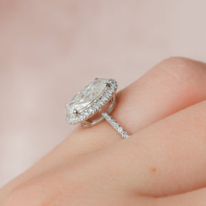 The Michelle Set With A Oval Lab Diamond