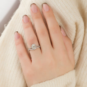 The Michelle Set With A Oval Lab Diamond