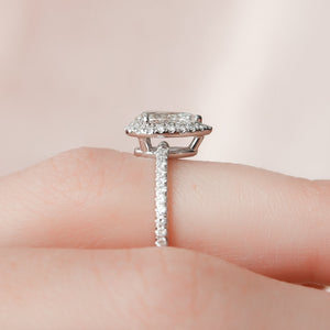 The Michelle Set With A Pear Lab Diamond