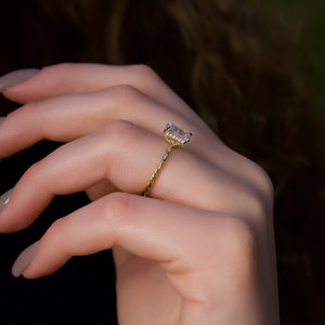 The Alice Set With A 2.5 Carat Emerald Lab Diamond