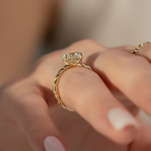 The Alice Set With A Oval Lab Diamond