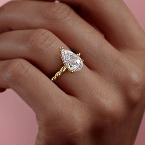 The Alice Set With A 1 Carat Pear Lab Diamond