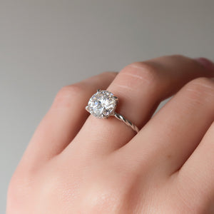 The Alice Set With A Round Moissanite