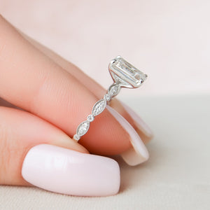The Jasmine Set With A Emerald Lab Diamond