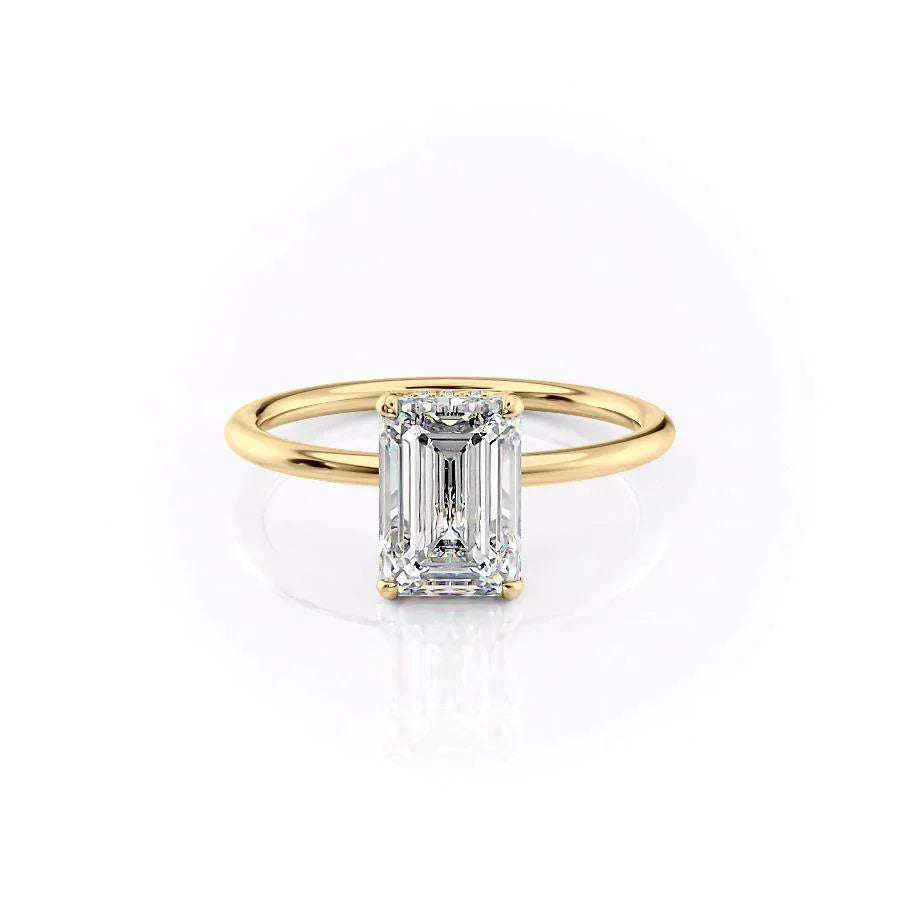 The Crown Kamellie Set With A 2.5 Carat Emerald Lab Diamond