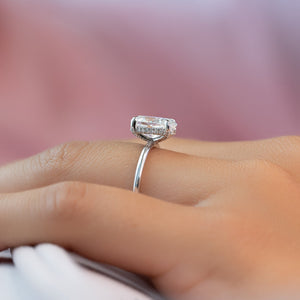 The Crown Kamellie Set With A 5 Carat Oval Moissanite