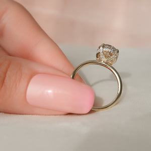 The Crown Kamellie Set With A 1.5 Carat Oval Lab Diamond