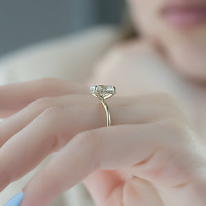 The Crown Kamellie Set With A 1.5 Carat Oval Lab Diamond