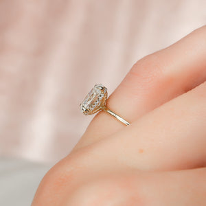 The Crown Kamellie Set With A 1.5 Carat Oval Lab Diamond