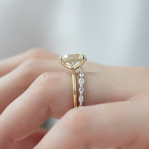 The Crown Kamellie Set With A 1.5 Carat Oval Lab Diamond