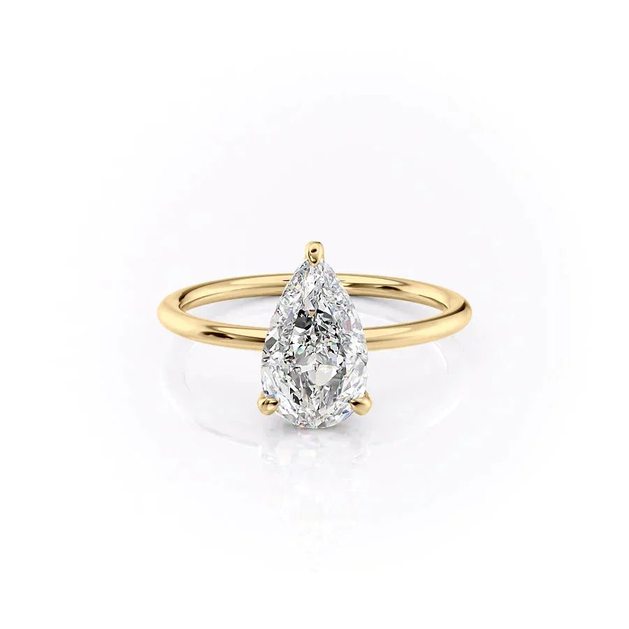 The Crown Kamellie Set With A 2.5 Carat Pear Lab Diamond