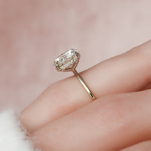 The Crown Kamellie Set With A 1.5 Carat Round Lab Diamond