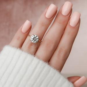 The Crown Kamellie Set With A 1.5 Carat Round Lab Diamond