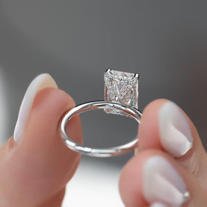 The Crown Kamellie Set With A 1.5 Carat Radiant Lab Diamond