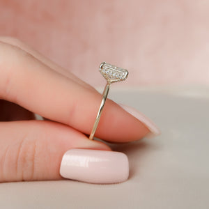 The Crown Kamellie Set With A Radiant Lab Diamond