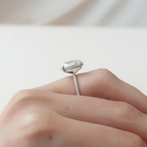 The Pave Crown Kamellie Set With A Oval Lab Diamond