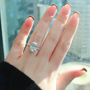 The Pave Crown Kamellie Set With A Oval Lab Diamond