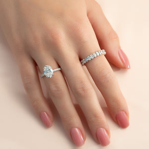 The Pave Crown Kamellie Set With A Oval Lab Diamond