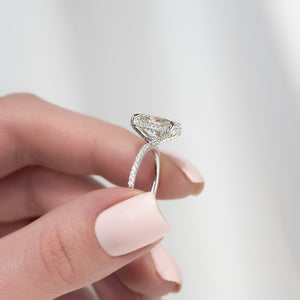The Pave Crown Kamellie Set With A Oval Lab Diamond