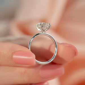 The Pave Crown Kamellie Set With A 1 Carat Round Moissanite