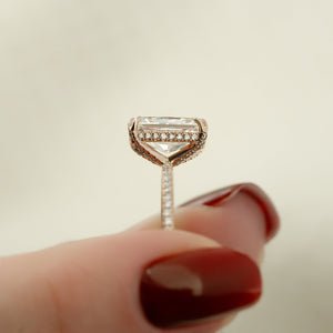 The Pave Crown Kamellie Set With A 1 Carat Radiant Lab Diamond