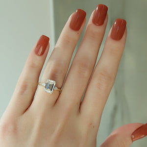 The Pears Liv Set With A 2 Carat Emerald Lab Diamond