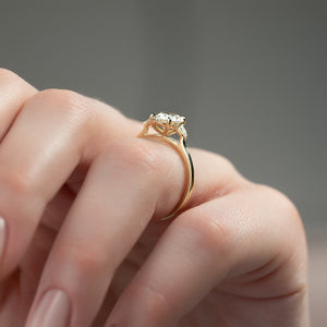 The Pears Liv Set With A 2.5 Carat Oval Lab Diamond