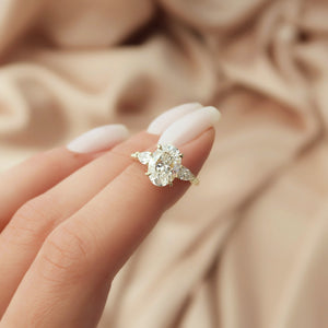 The Pears Liv Set With A 2.5 Carat Oval Lab Diamond